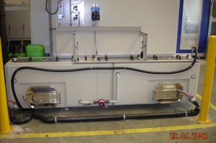 Rotating spray washer for the cleaning of train/metro brake systems
