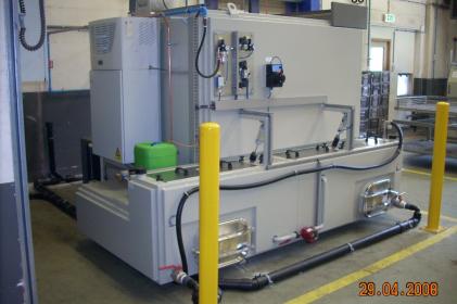 Machine de nettoyage rotative pour le nettoyage de systèmes de freinage ferroviaires